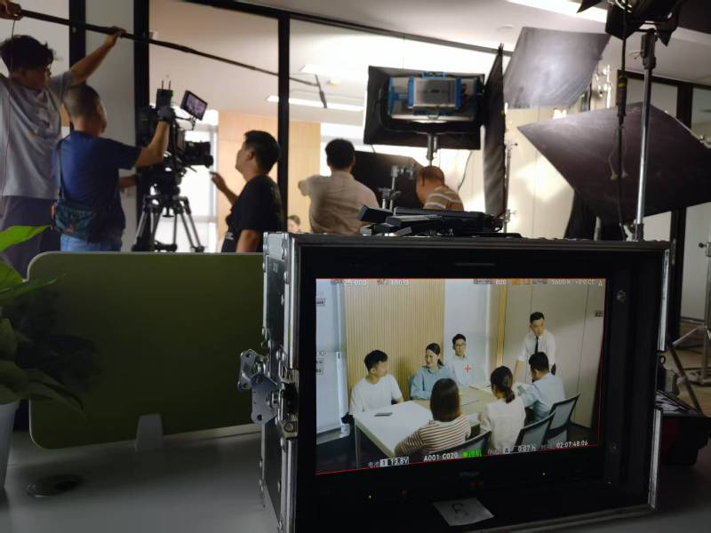 万柏林区TVC拍摄公司：科技产品视觉化大师，诠释未来感与功能美学